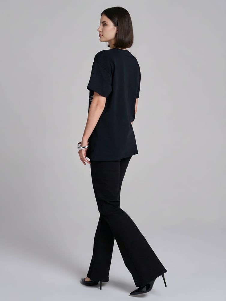 Футболка оверсайз с надписью стразами