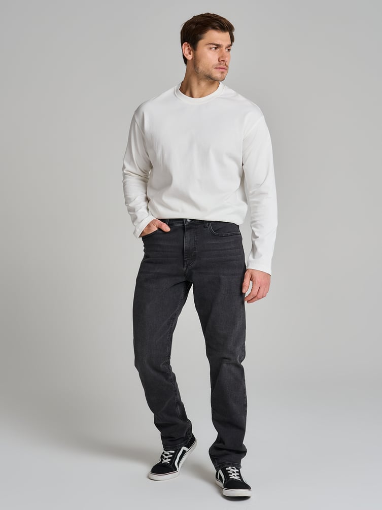 Классические прямые джинсы