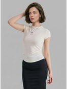 Приталенная футболка с драпировкой