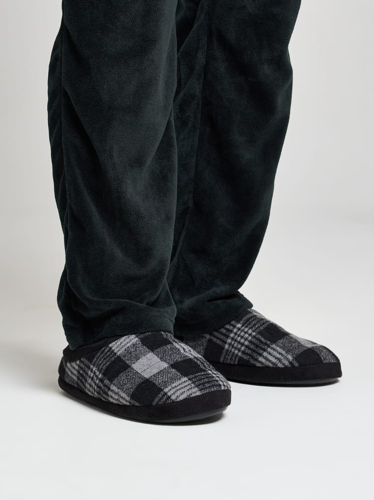 Закрытые тапки в клетку