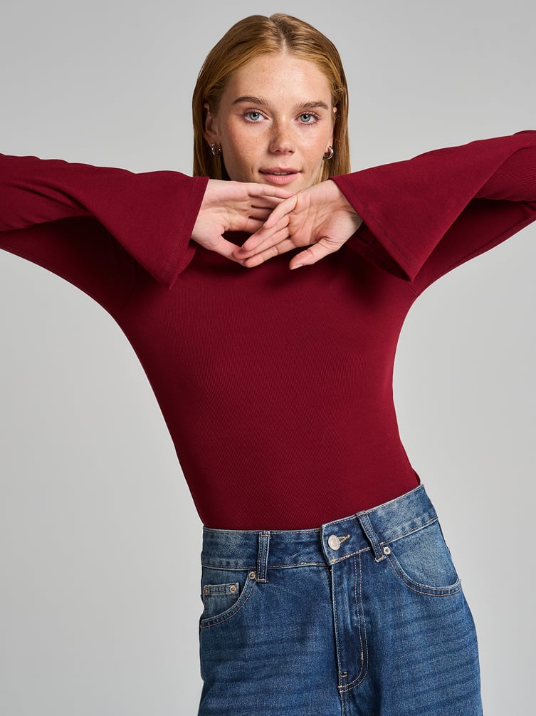 Облегающая кофта с длинными рукавами клеш