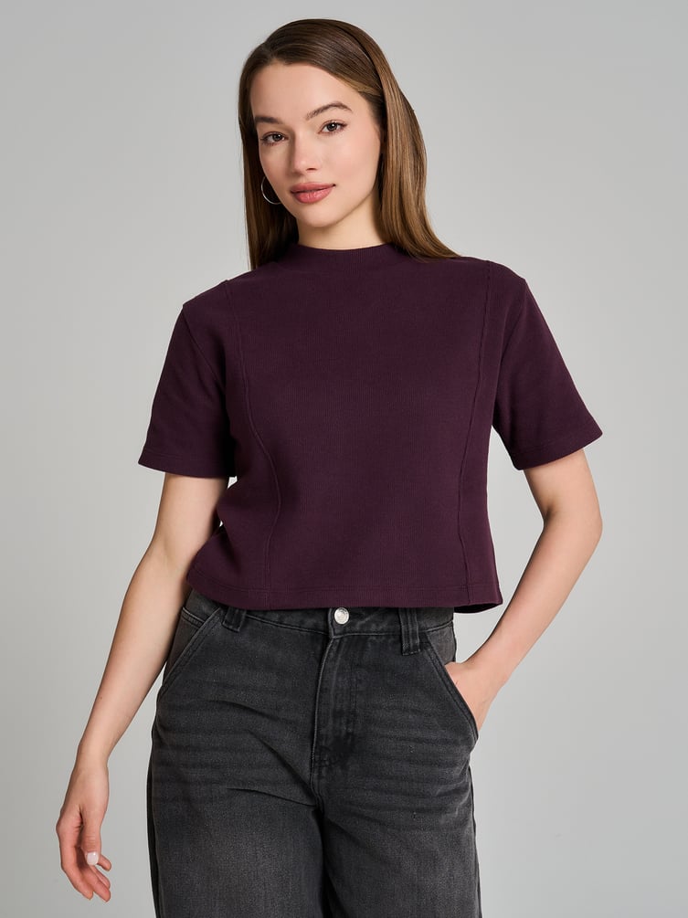 Укороченная футболка в рубчик