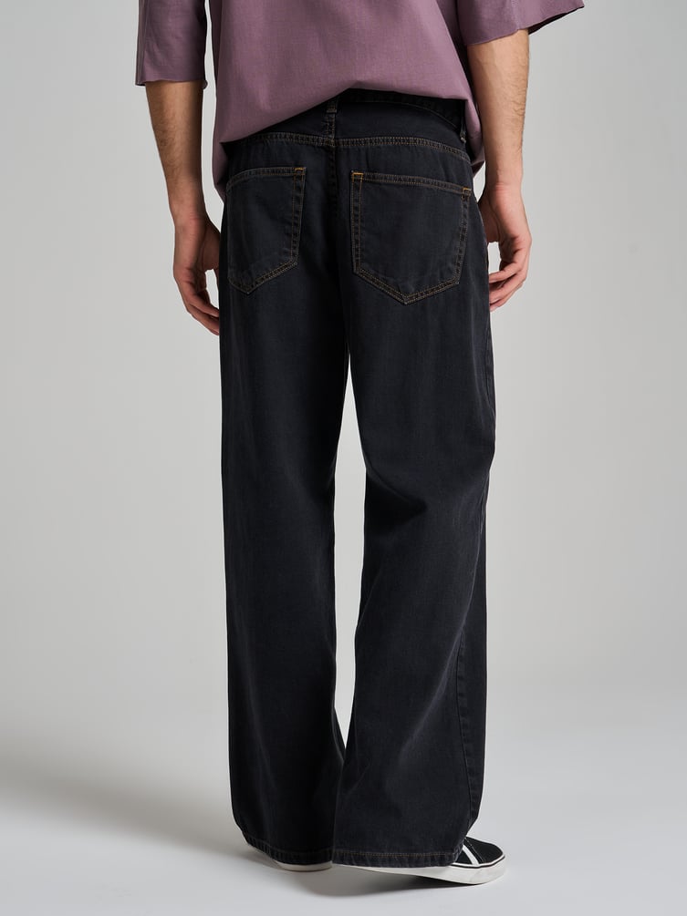 Джинсы слегка расклешенные