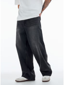 Широкие джинсы с вареным эффектом