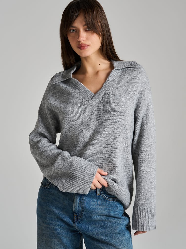 Вязаный пуловер с воротником