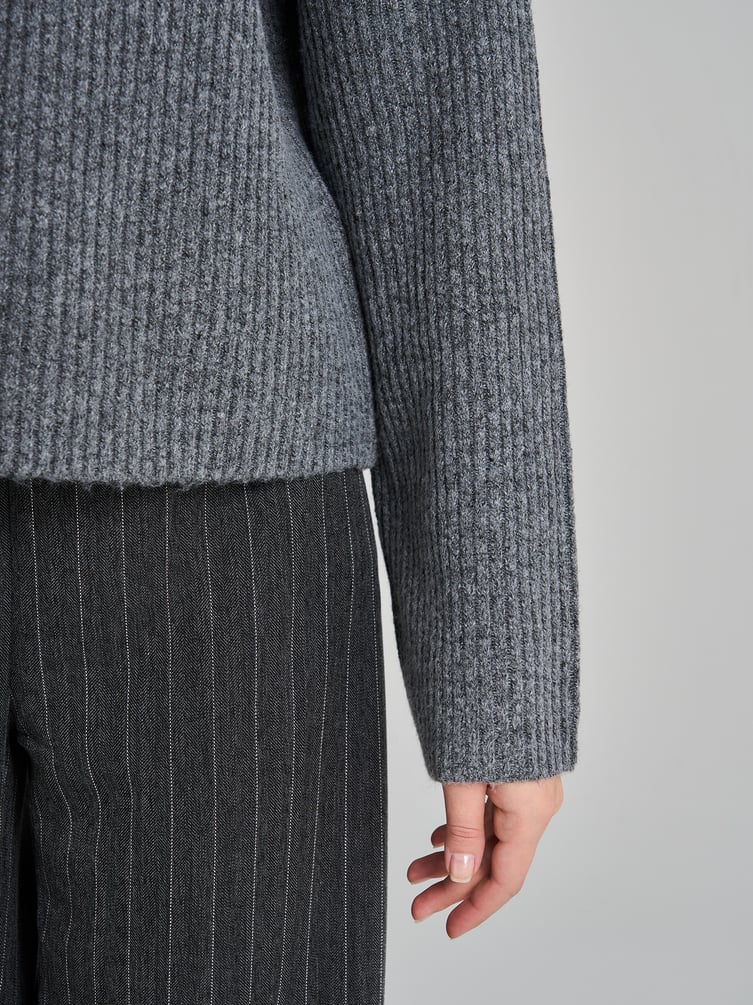 Свитер вязаный теплый