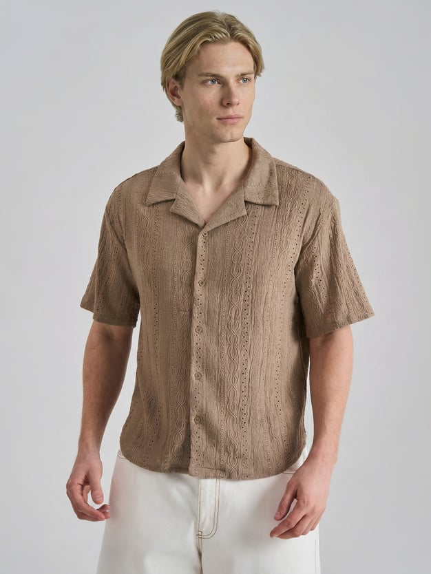 Рубашка с коротким рукавом и вышивкой шитьем