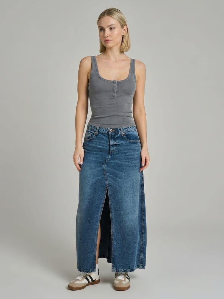 Майка в рубчик на широких бретелях