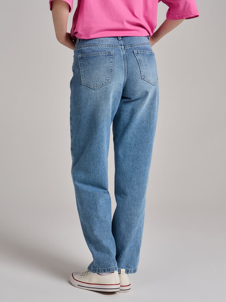 Джинсы прямые со смещенными боковыми швами