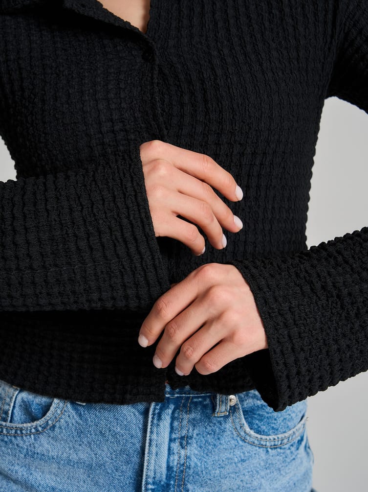 Кофта на пуговицах из жатой ткани