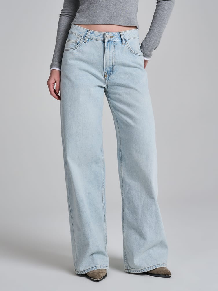 Джинсы широкие с вареным эффектом