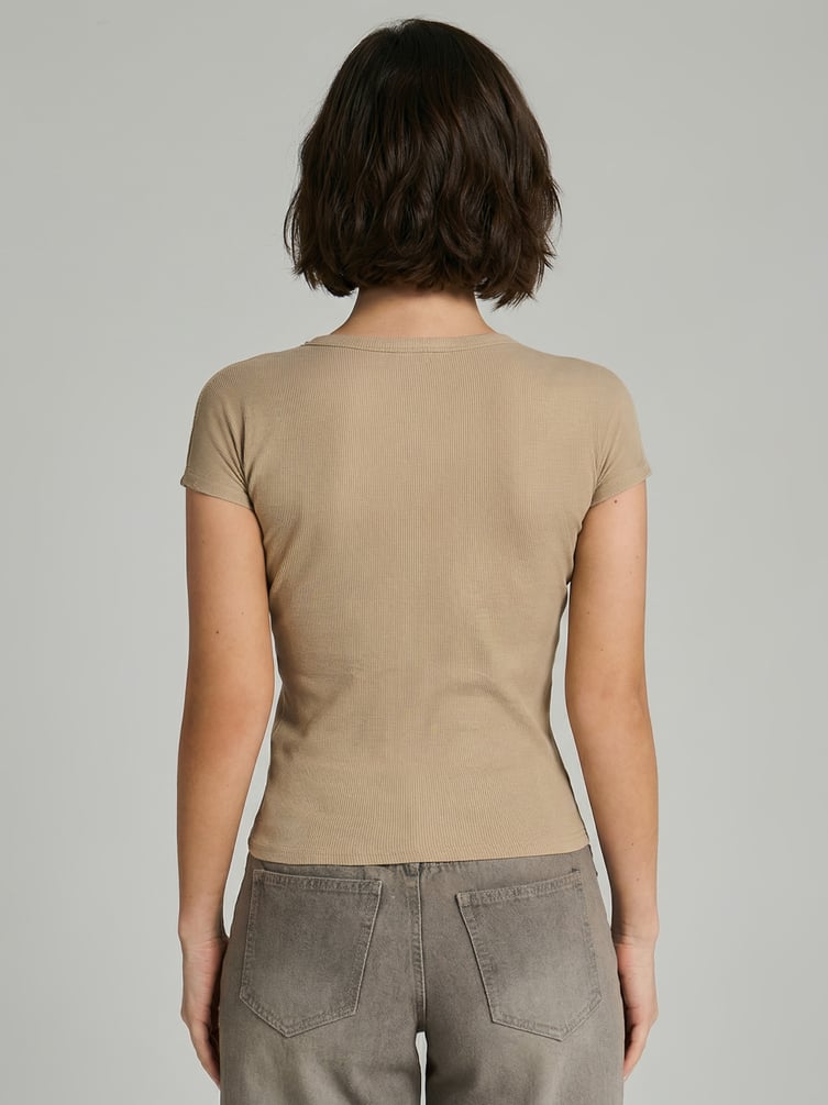 Футболка облегающая в рубчик