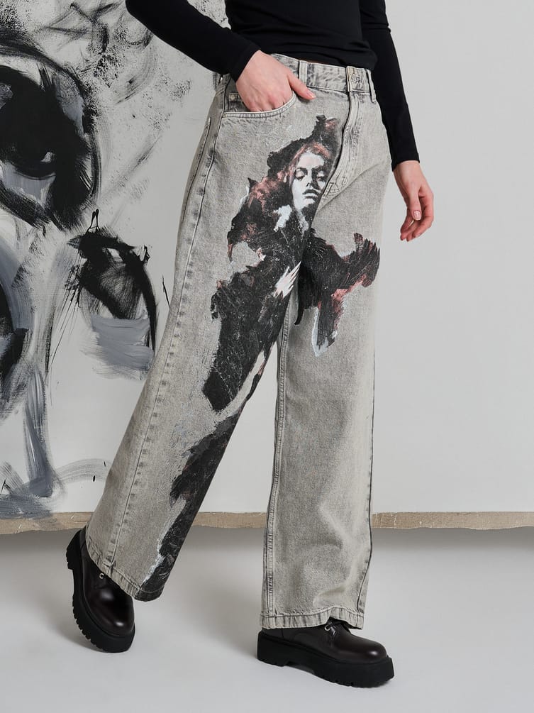 Джинсы широкие с принтом Макс Борисов
