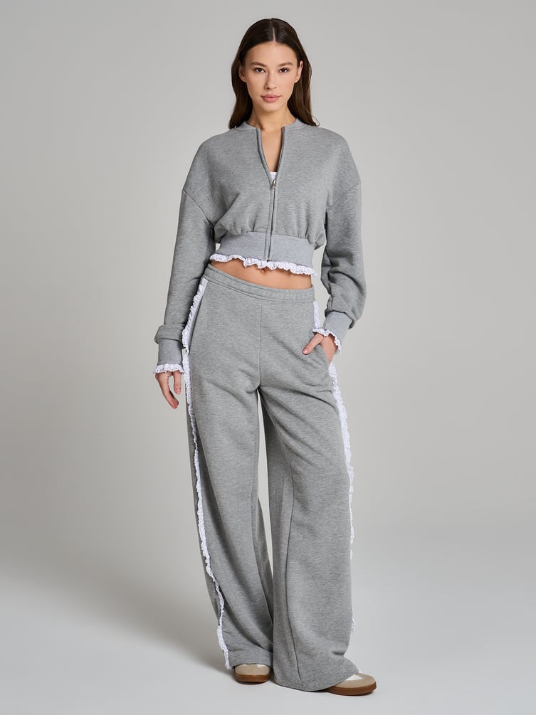 Широкие брюки с лампасами из кружева