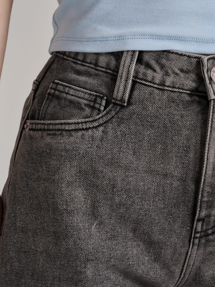 Джинсы Mom fit  с завышенной талией