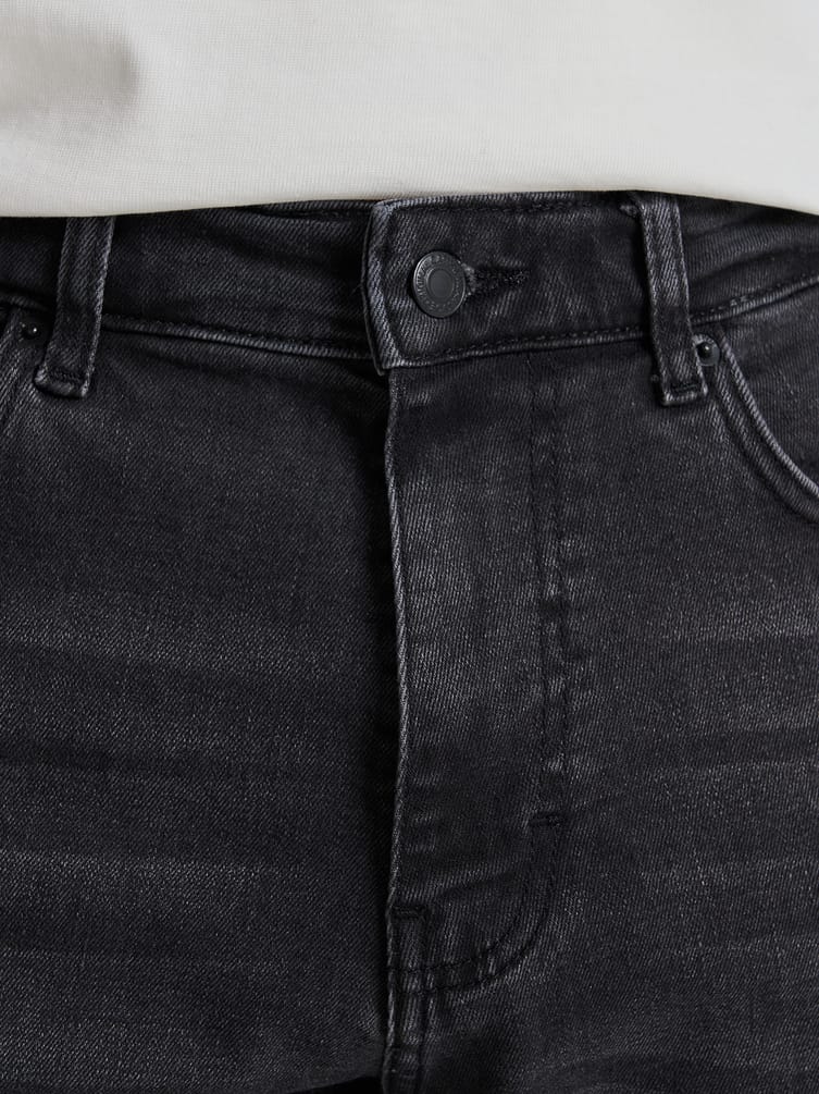 Классические прямые джинсы