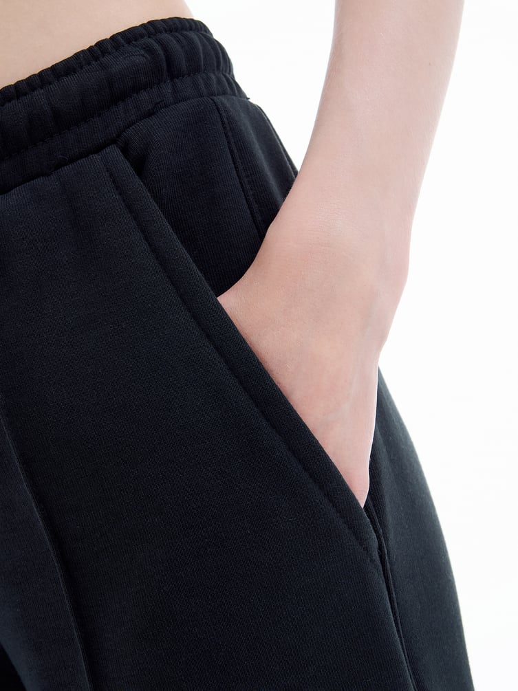 Широкие брюки с высокой талией