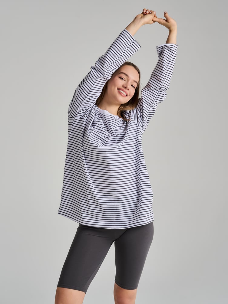 Пижама полосатая с кофтой и шортами