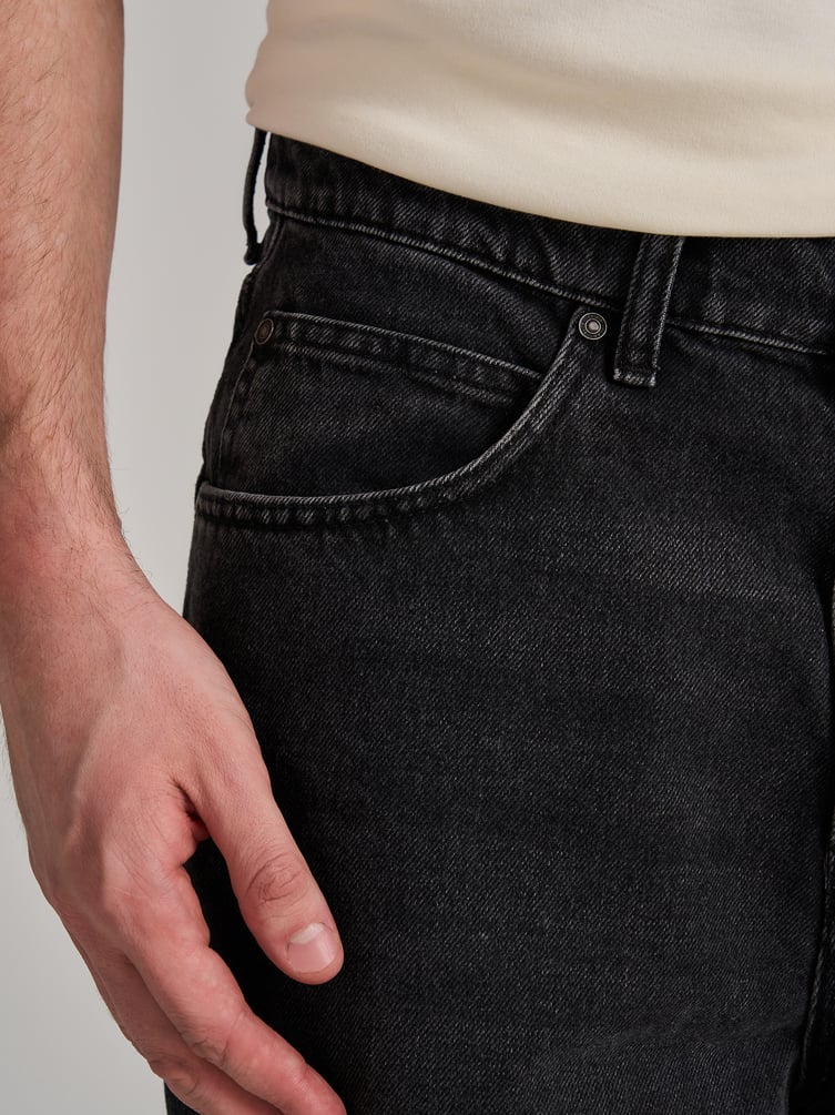 Джинсы багги зауженные с декоративной петлей