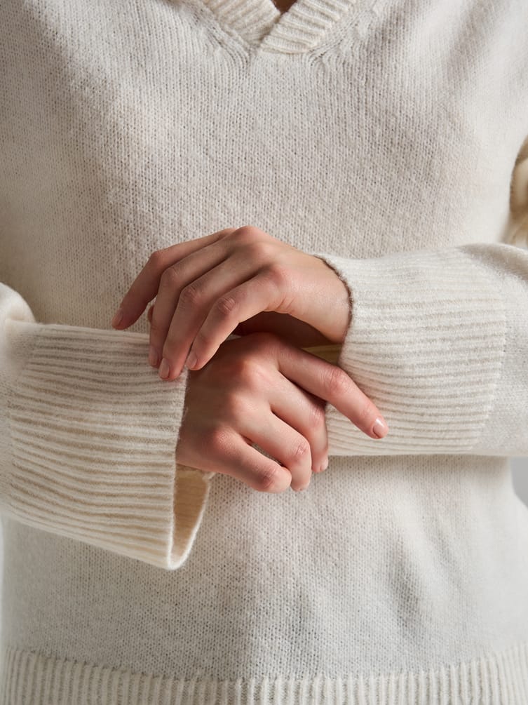 Вязаный пуловер с воротником