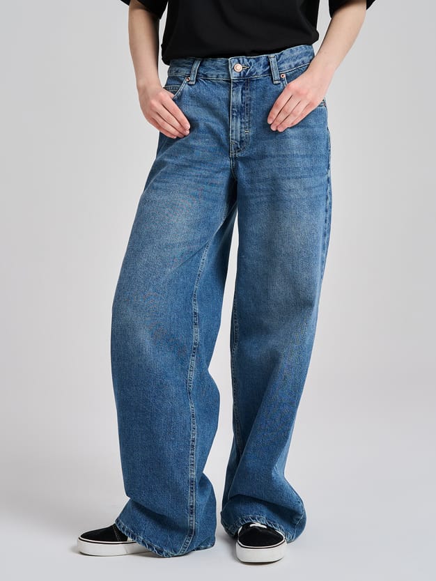 Джинсы багги с вареным эффектом