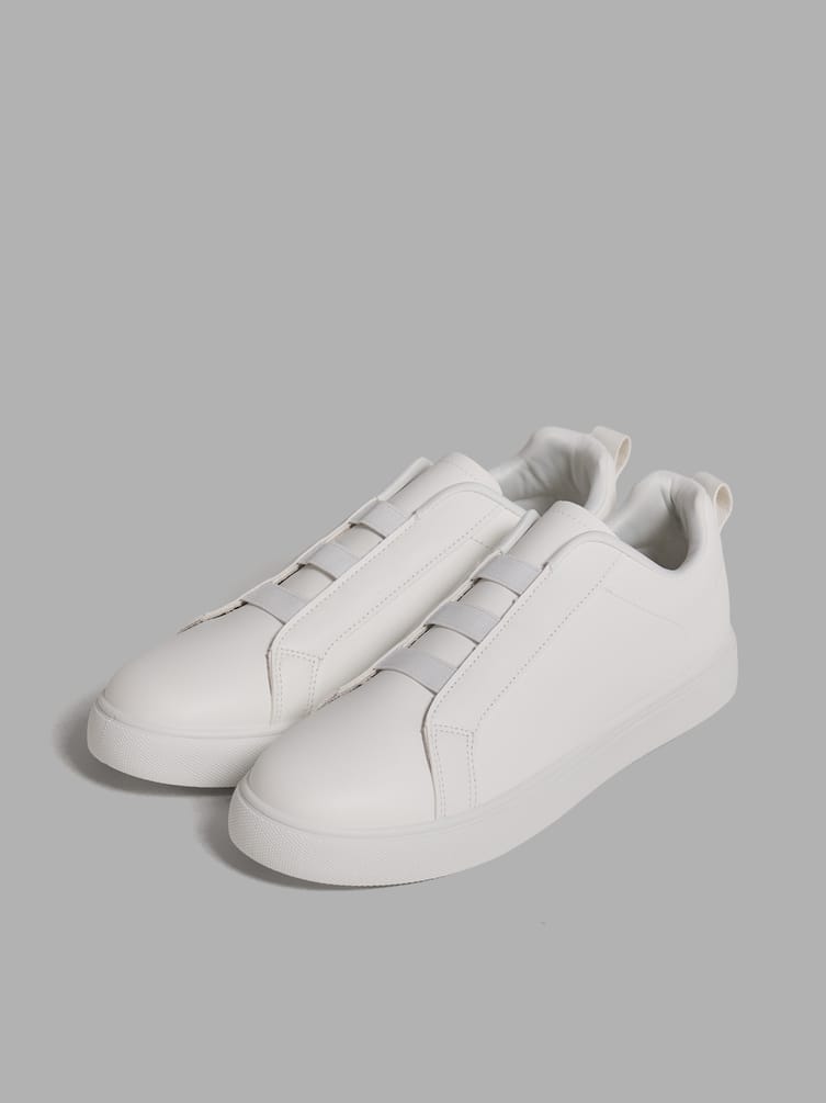 Кроссовки на резинке