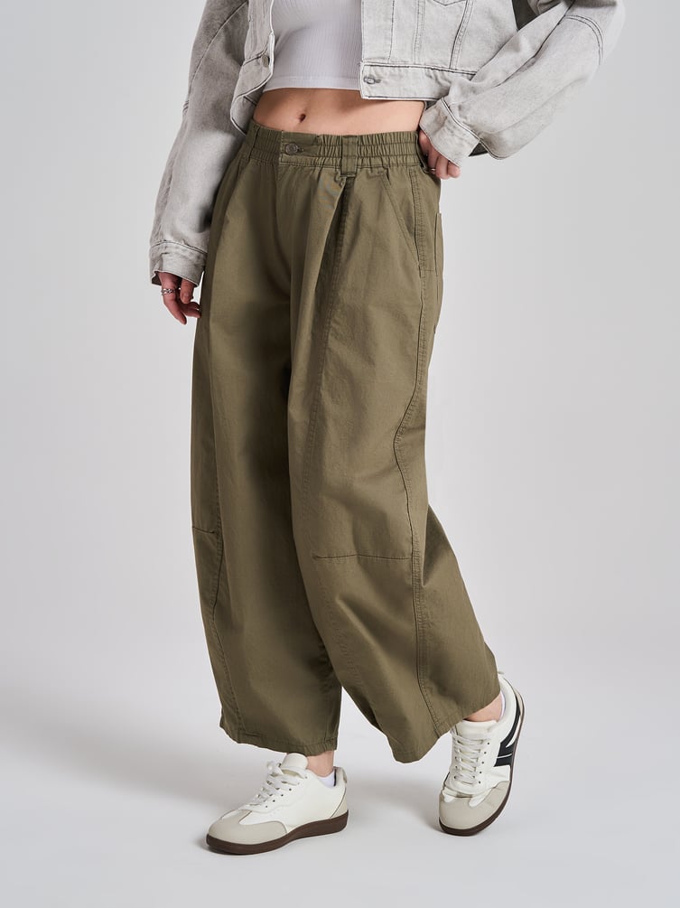 Брюки-бананы с защипами