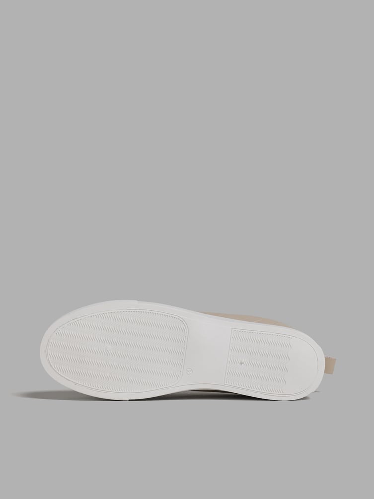 Кроссовки на резинке