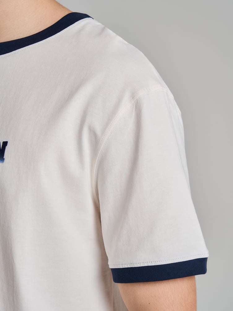 Футболка приталенная с надписью