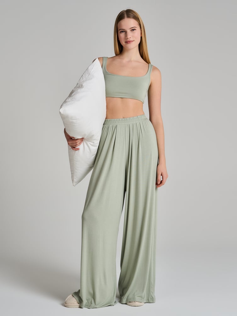 Пижама оверсайз с топом и широкими брюками