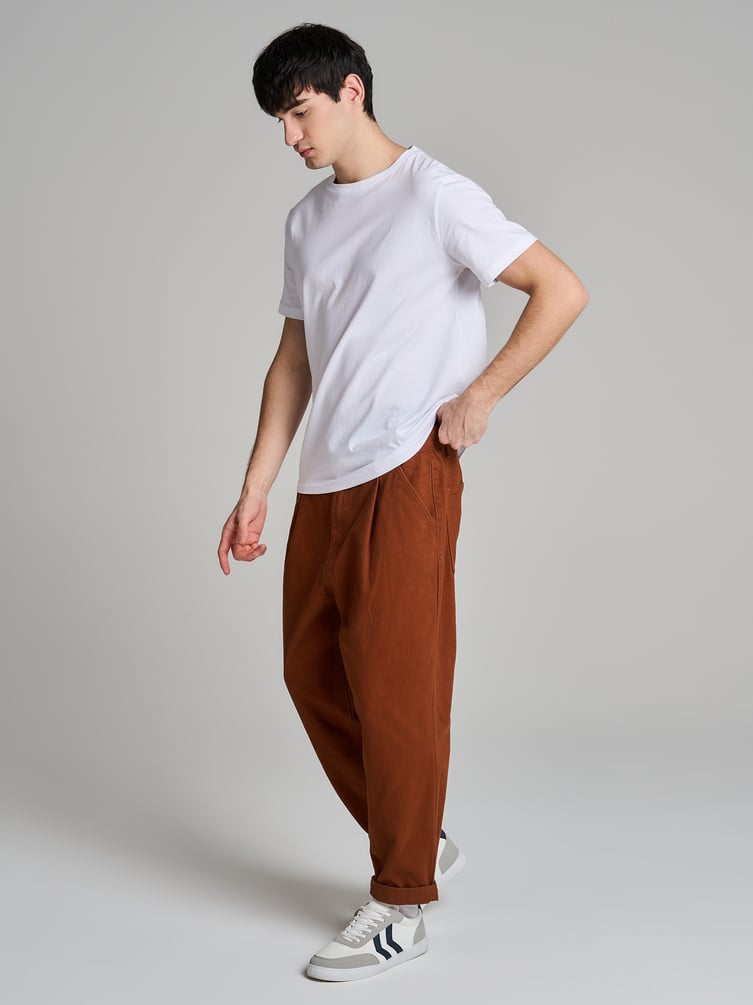 Зауженные укороченные брюки