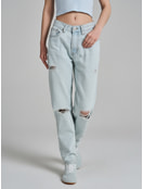 Джинсы момы с разрезами на коленках