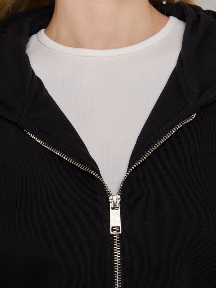 Укороченная толстовка с капюшоном