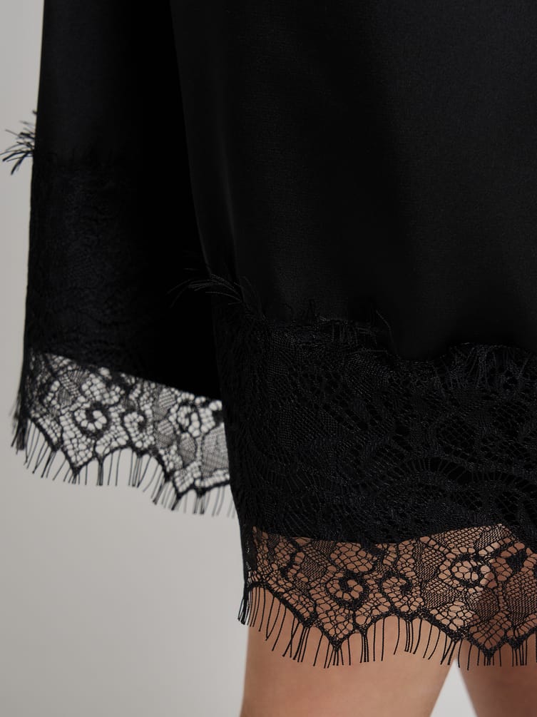 Юбка миди атласная с кружевом в бельевом стиле