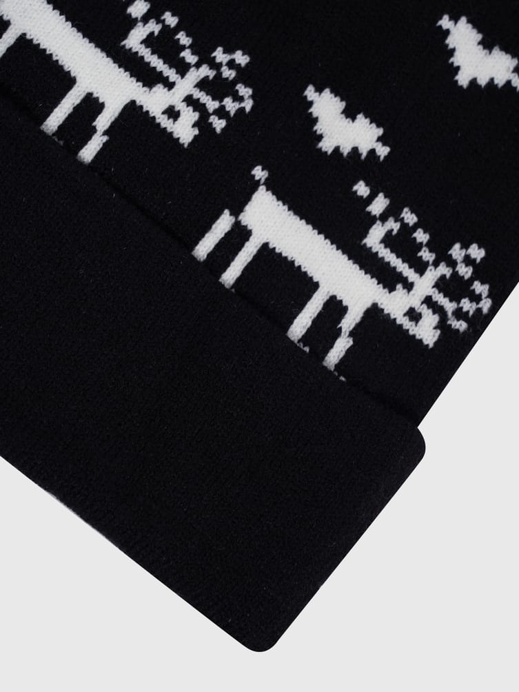 Вязаная шапка с помпоном