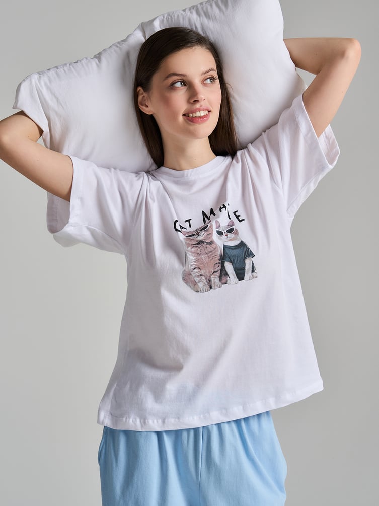 Пижама с принтом и брюками в полоску