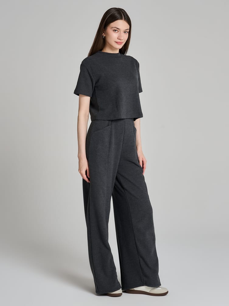 Укороченная футболка в рубчик