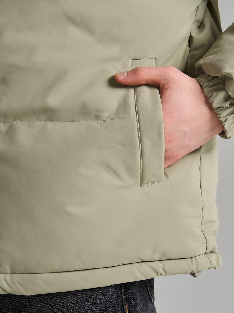 Куртка зимняя с капюшоном на синтепоне