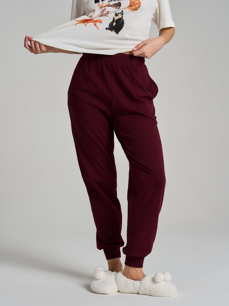 Пижама с принтом котиков и брюками