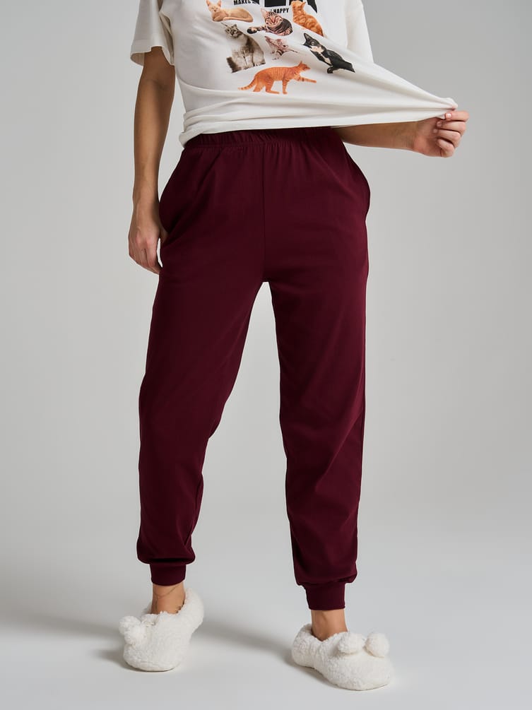 Пижама с принтом котиков и брюками