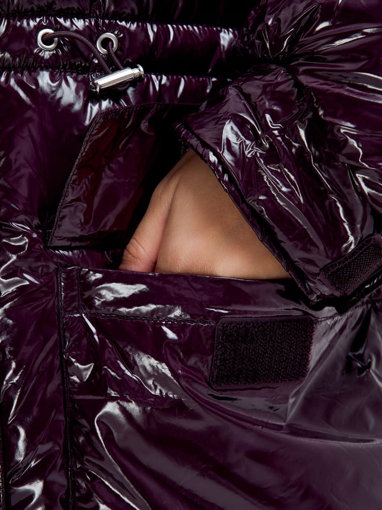 Болоньевая куртка с капюшоном на синтепоне