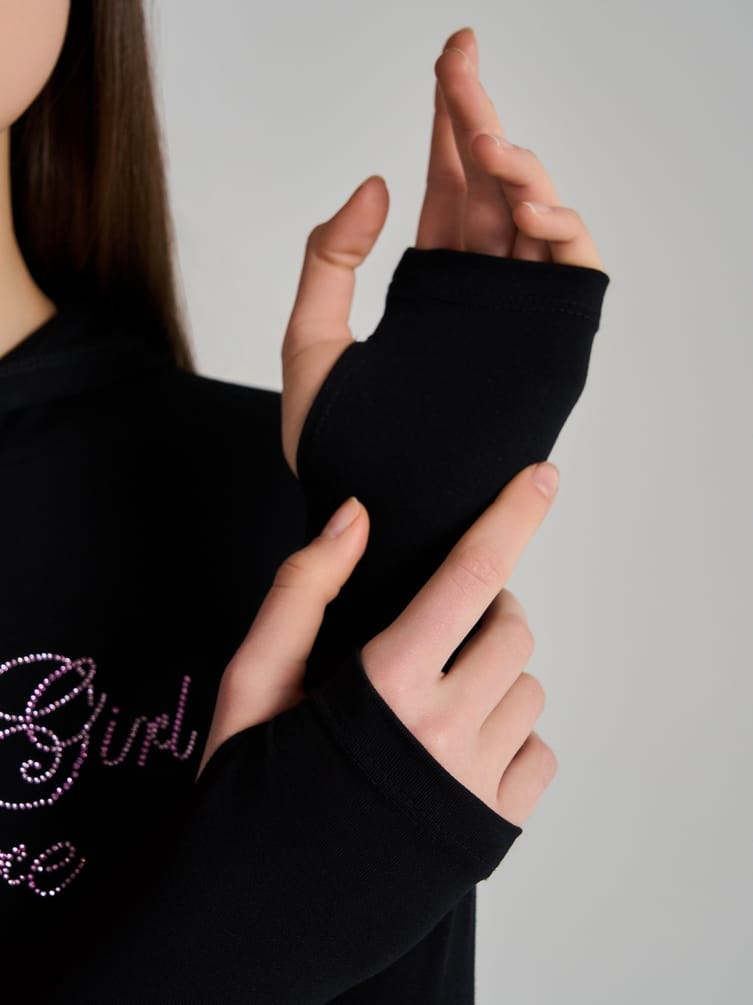 Лонгслив с капюшоном и надписью стразами