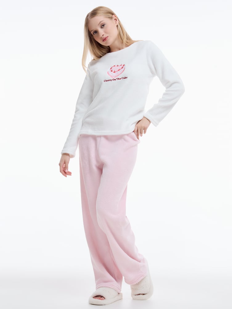 Плюшевая пижама с вышивкой и брюками