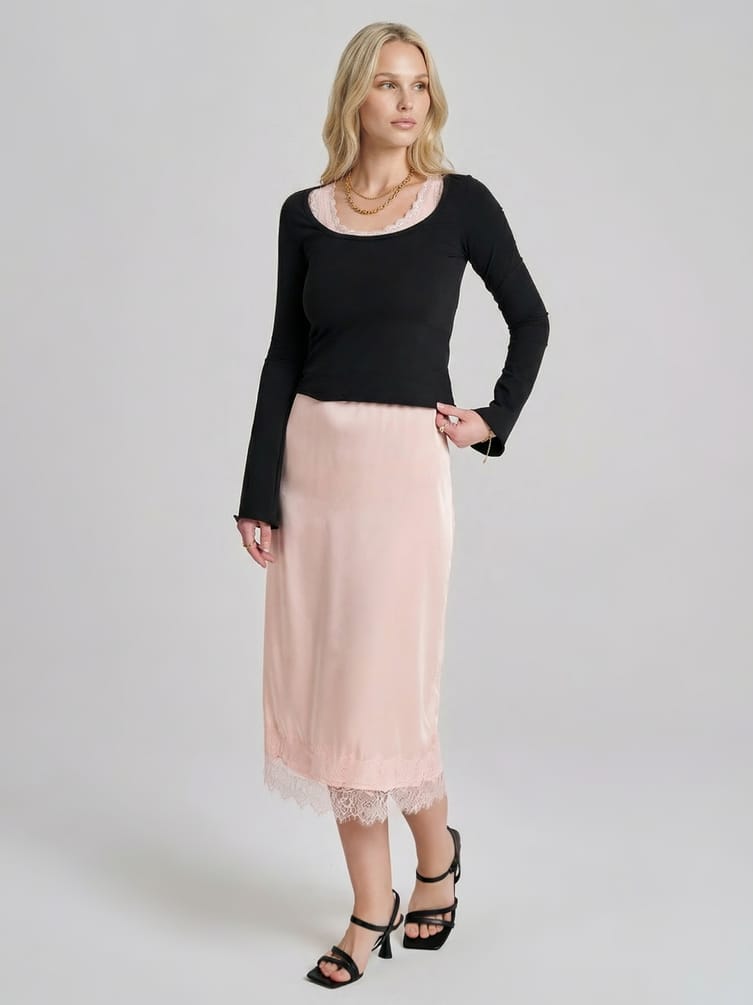 Лонгслив приталенный с длинными рукавами клеш