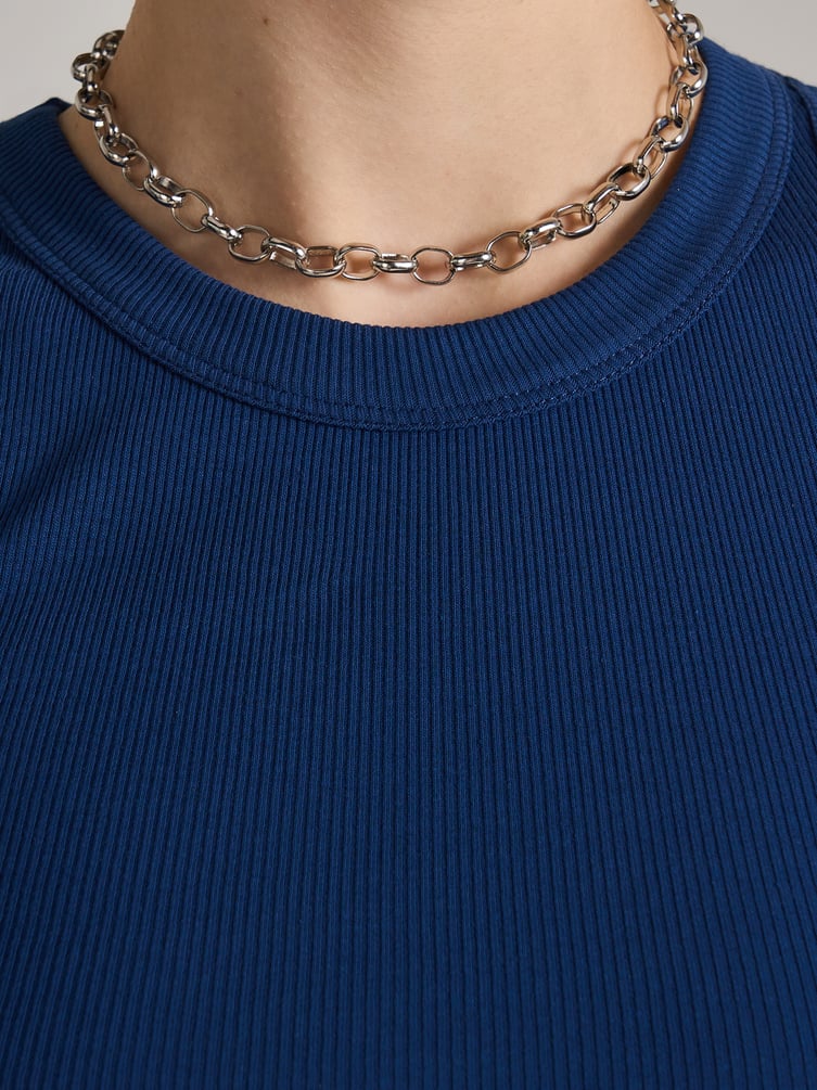 Майка в рубчик на широких бретелях