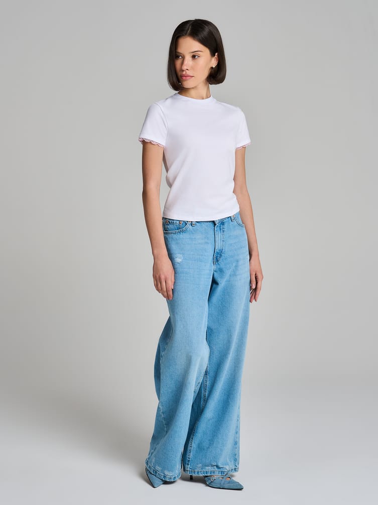 Короткая футболка с кружевом