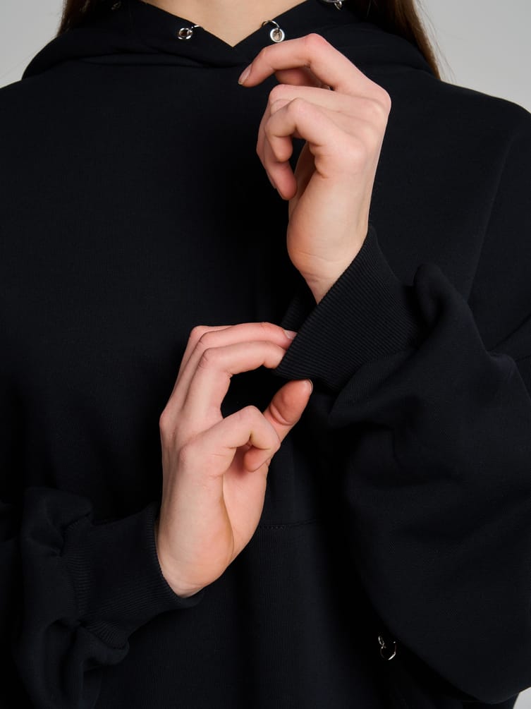 Тёплое худи с люверсами и кольцами