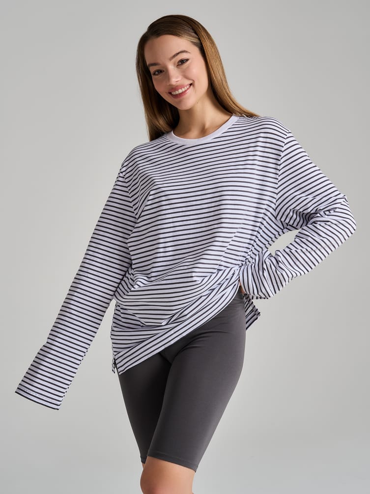 Пижама полосатая с кофтой и шортами