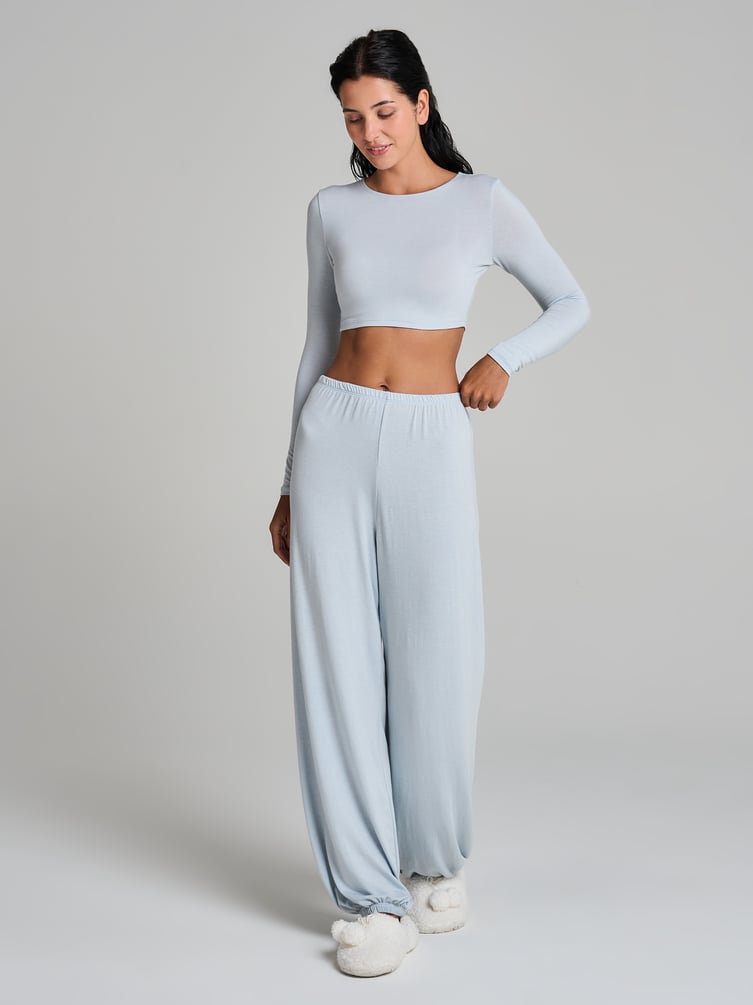 Пижама с кроп-топом и брюками