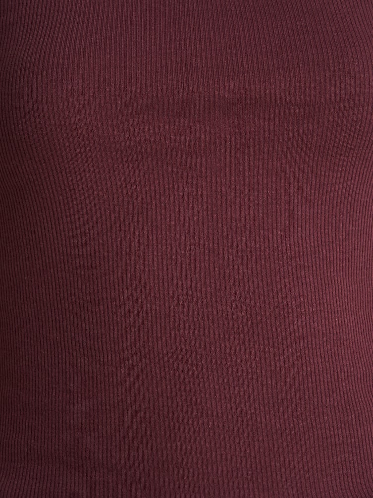 Майка на широких бретелях в рубчик